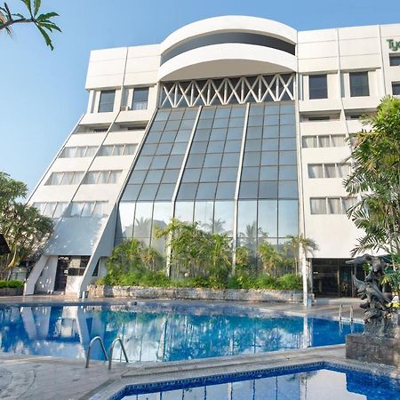 Kartika Graha Hotel Malang Exterior foto
