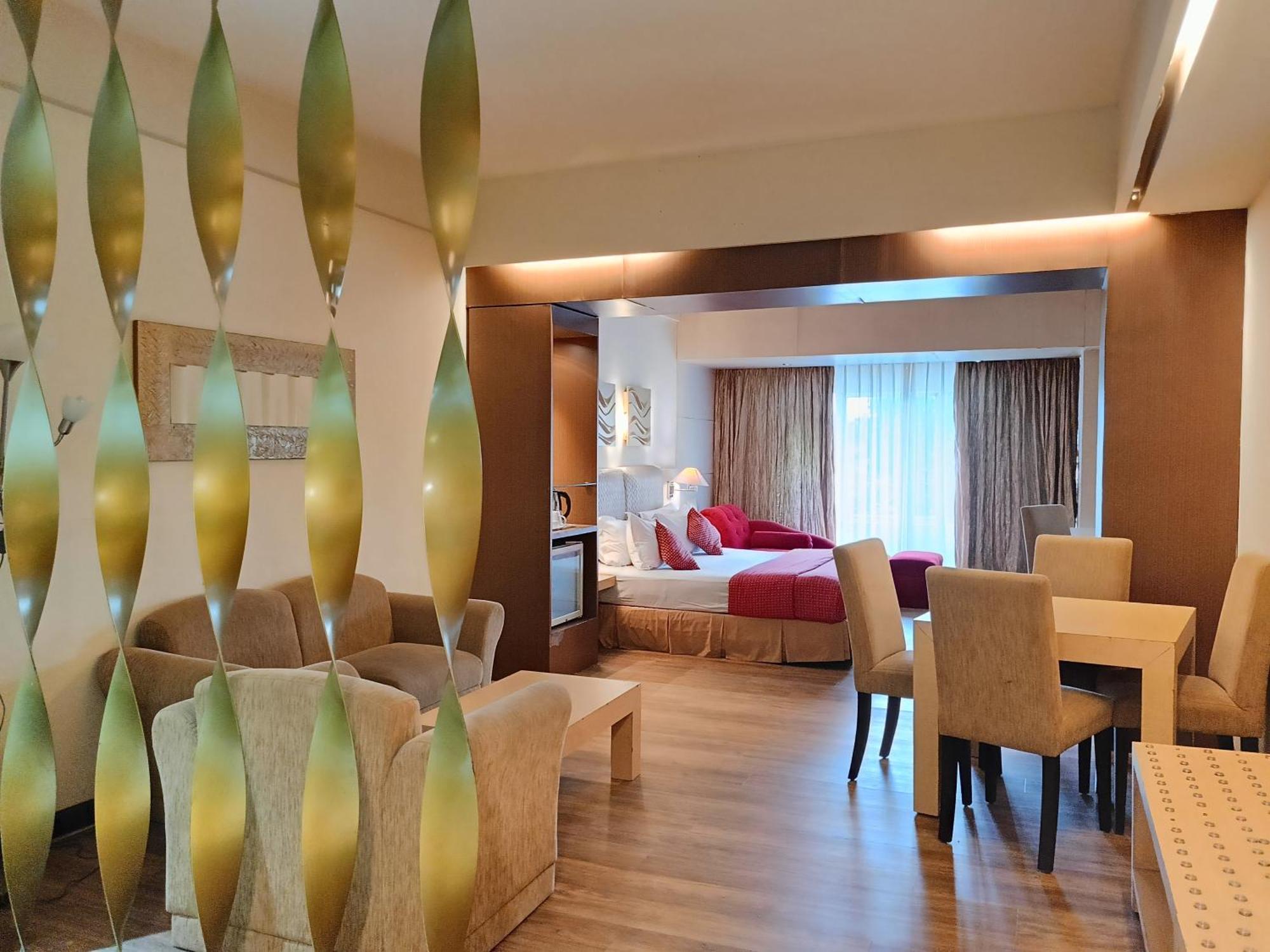Kartika Graha Hotel Malang Exterior foto