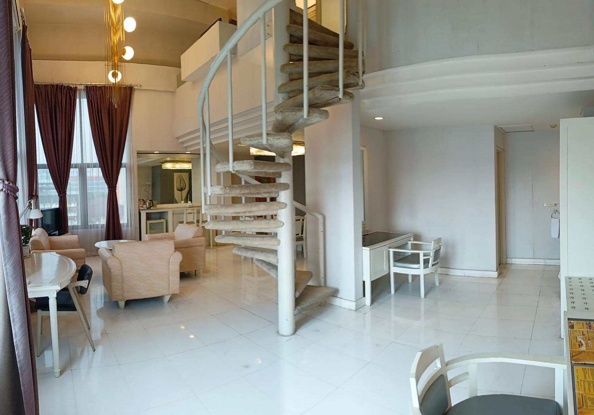 Kartika Graha Hotel Malang Exterior foto