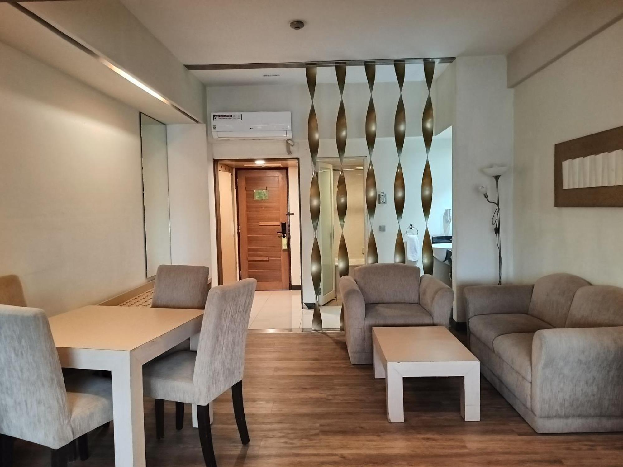 Kartika Graha Hotel Malang Exterior foto