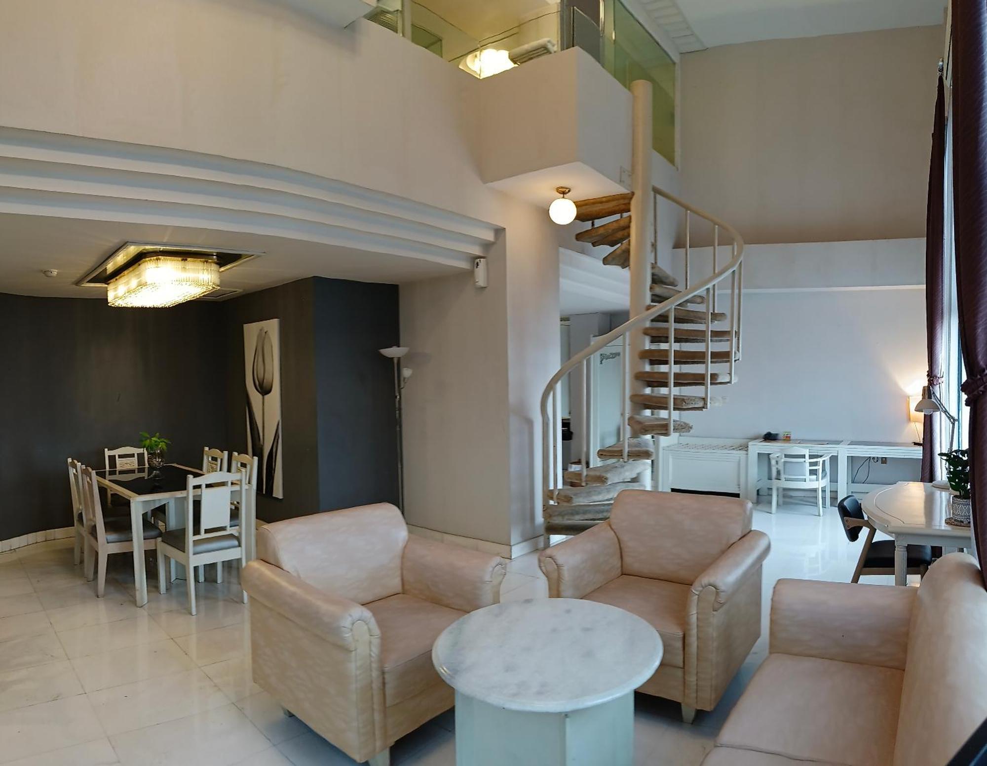 Kartika Graha Hotel Malang Exterior foto